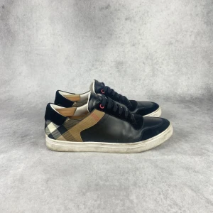 Burberry checked sneaker - – Condition: 7/10  – What is included: Only sneakers  Retail price: 6800 SEK
