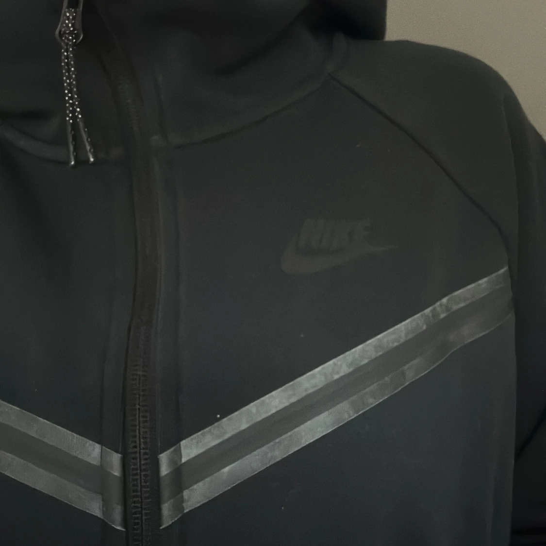 Svart Nike Tech kofta med reflexdetaljer - 2