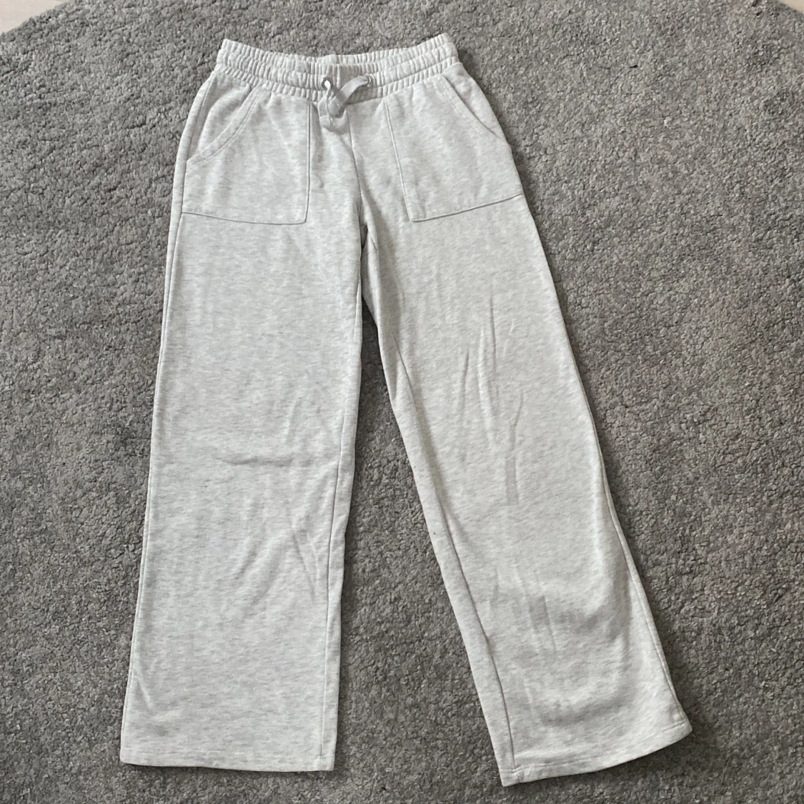 Grå mjukisbyxor från 157, storlek 150