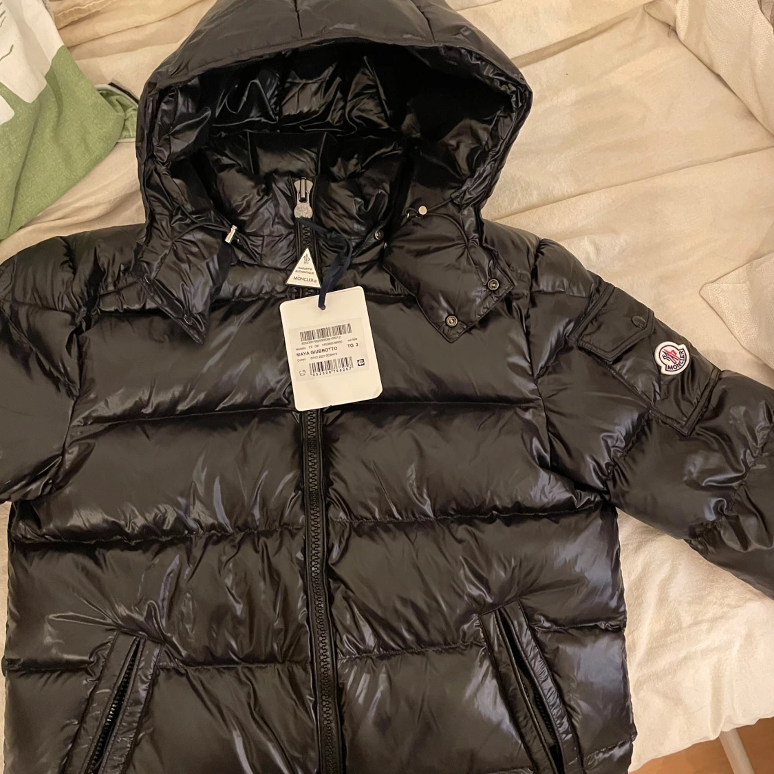 Svart Moncler Maya dunjacka med huva - 1