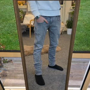 Replay jeans - Super feta Replay jeans i storlek 32/32. Skriv om du undrar något! 🤩