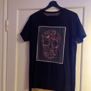 Limitato t shirt - Snygg limitato t shirt. Kommer inte till användning så nu säljs den. Storlek M