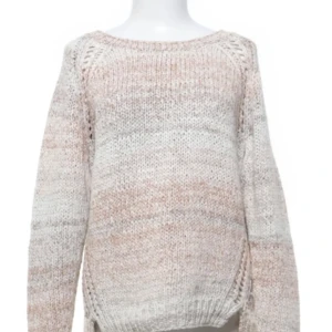 Beige stickad tröja från Lindex - Mysig stickad tröja från Lindex i storlek M, perfekt nu till hösten/vintern💗 100% bomull💕köpt på Sellpy