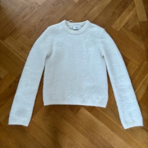 Vit stickad tröja - Stickad tröja från hm storlek S. Använd en gång 