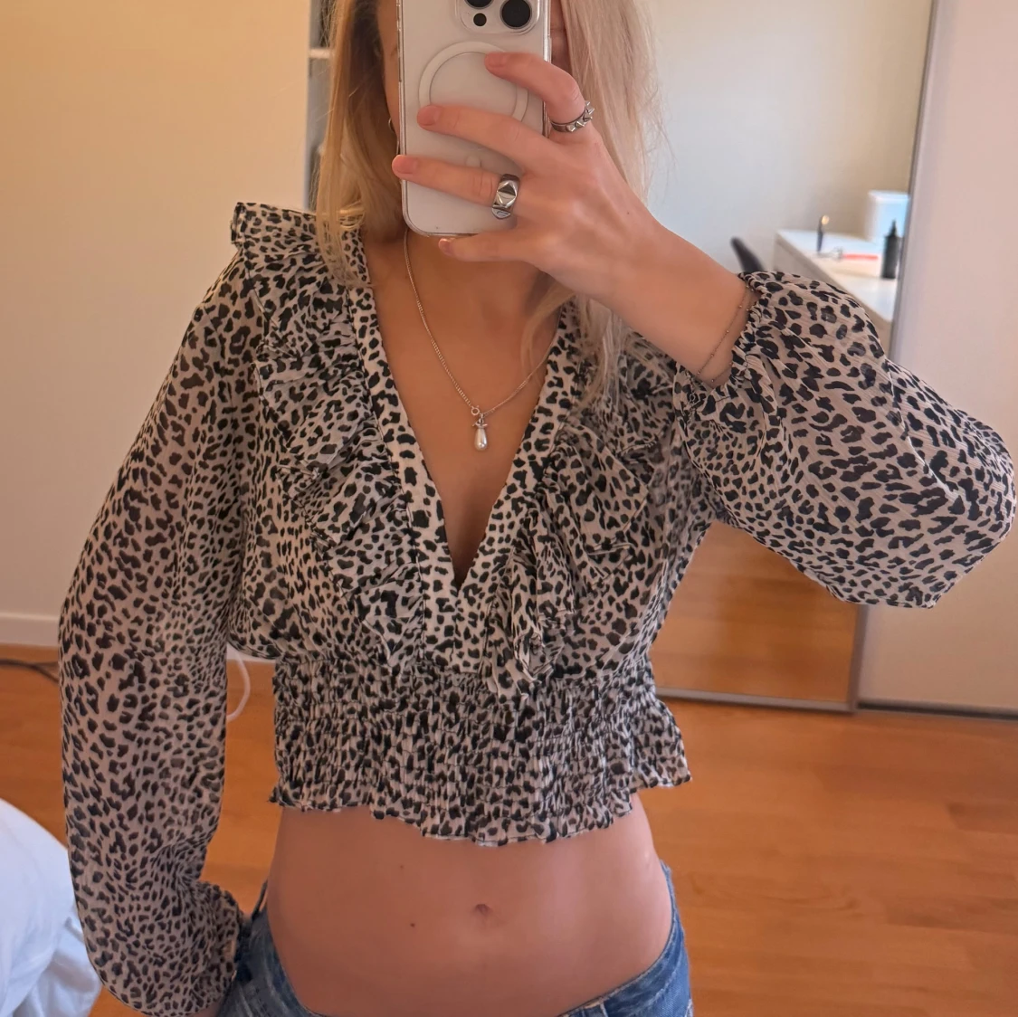 Leopardmönstrad croppad blus