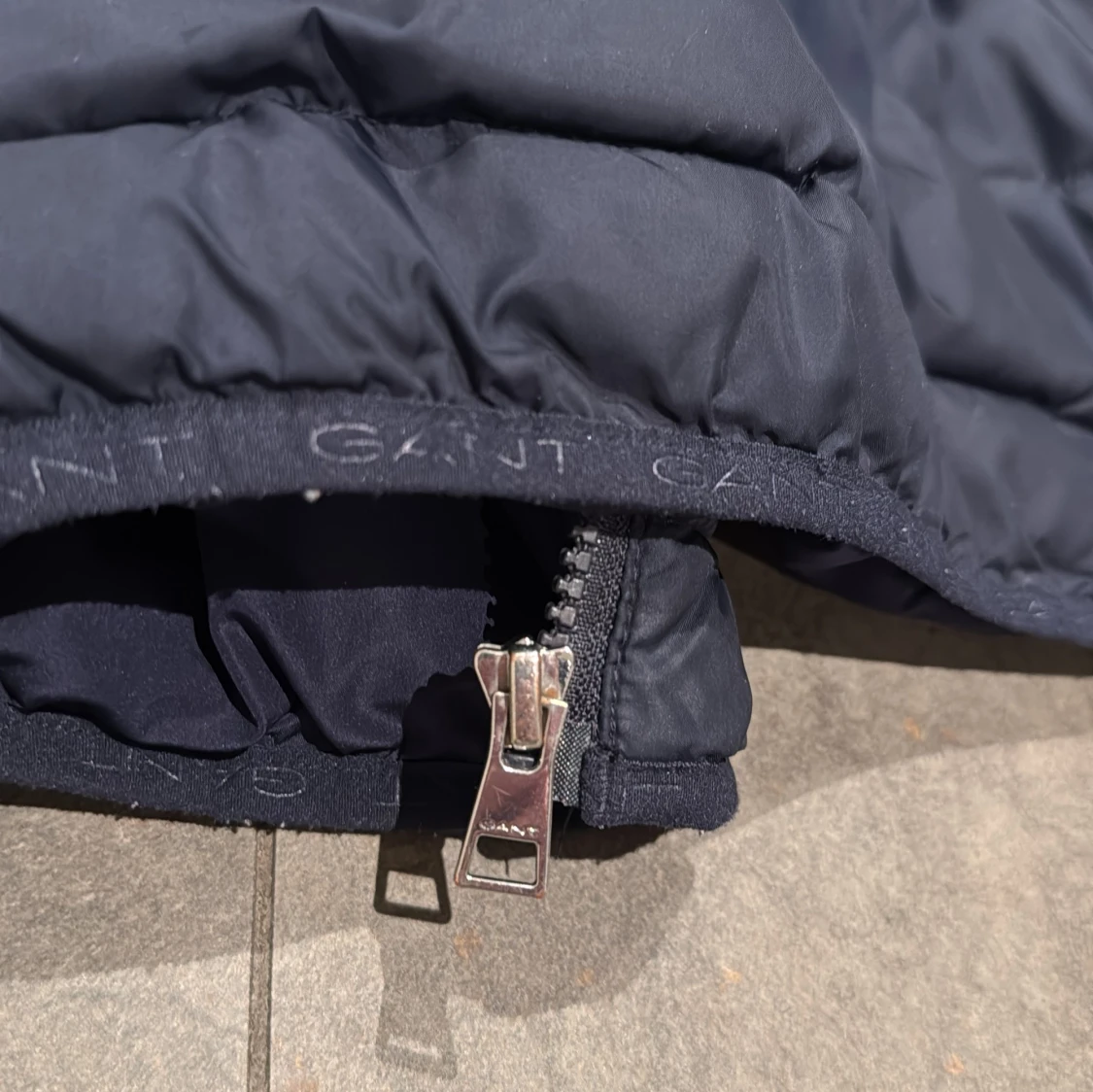 Mörkblå pufferjacka från GANT - 3