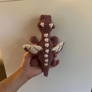 Virkad drake - Virkad av mig 100% bomull💜