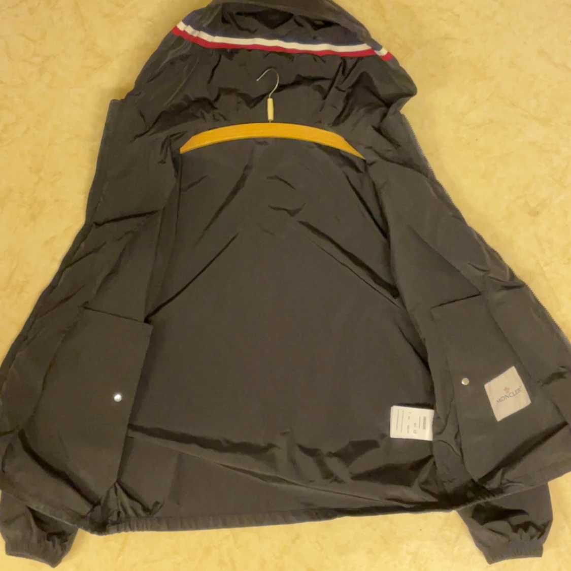 Moncler grimpeurs (NFC) - 1