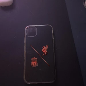 Mobil skal - Ett Liverpool mobilskal som knappast är använt, den passar på iPhone 11