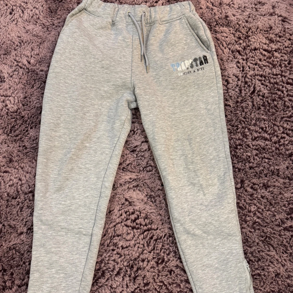 Grå mjukisbyxor från Trapstar