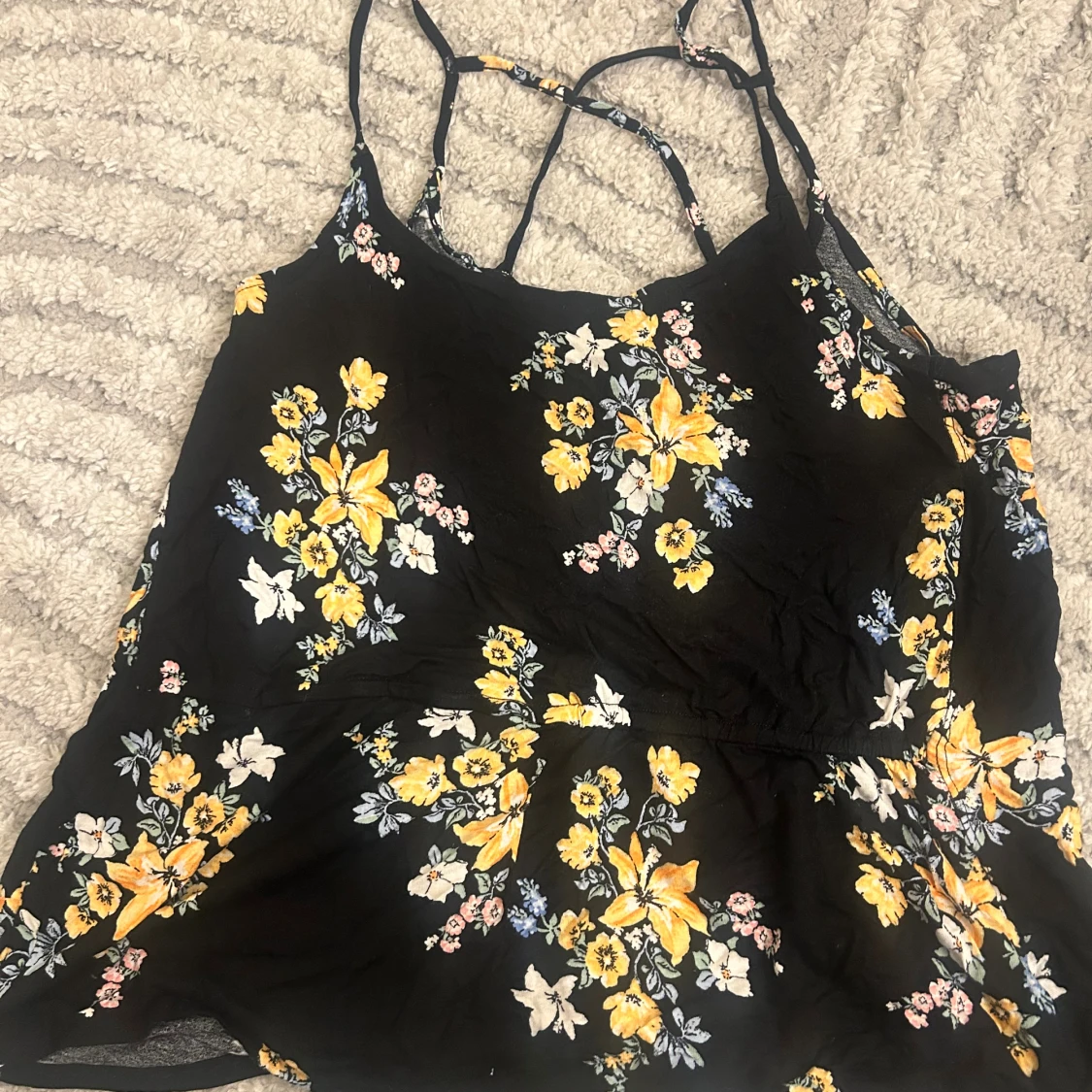 Svart blommig kortklänning H&M - 1