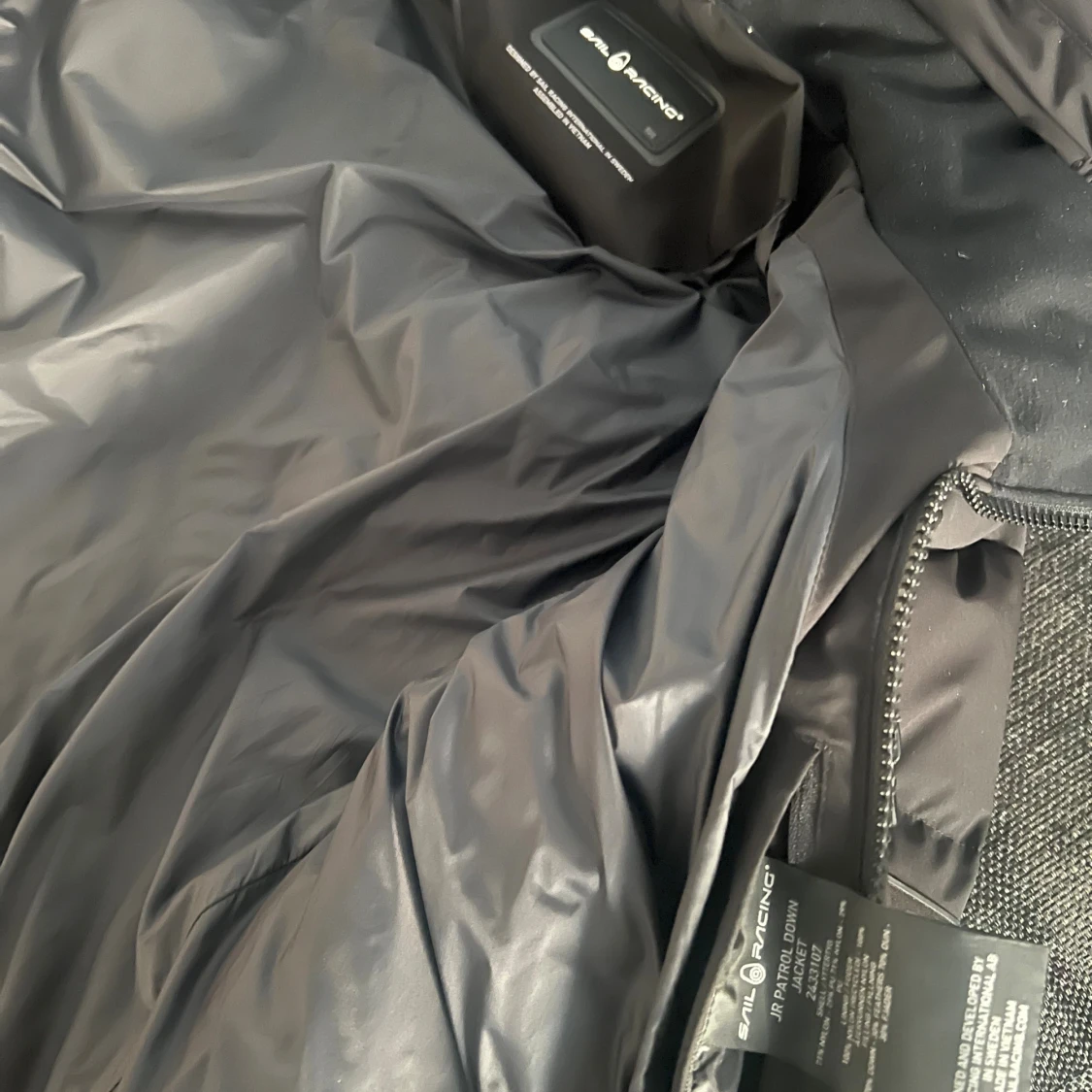 Svart Sail Racing dunjacka med huva - 2