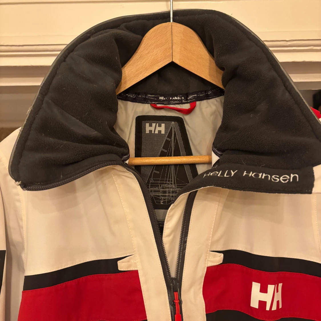 Helly Hansen vit seglarjacka (ish Medelstorlek)  - 3