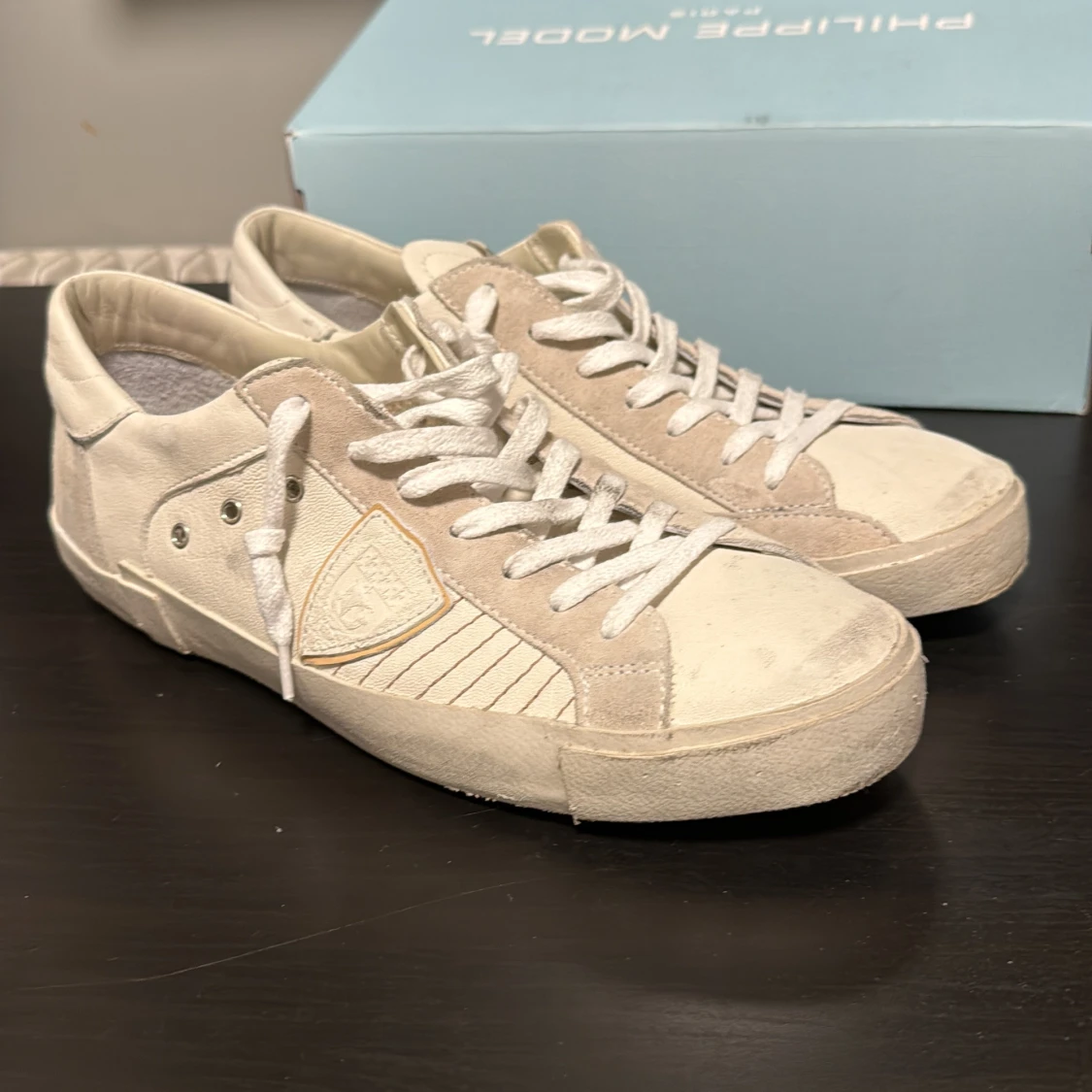 Philippe Model vita sneakers i skinn och mocka - 1