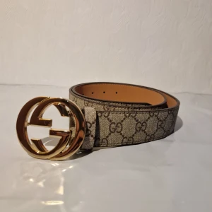 GG Bälte 110 cm Guld spänne. - GG Bälte i fint skick 110 cm Guld spänne.