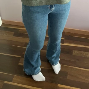 Flare jeans  - Super snygga flare jeans ifrån bik bok 