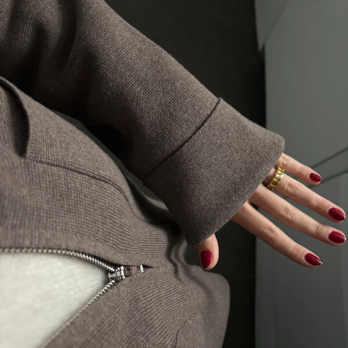 Brun stickad zip jacka  - 1