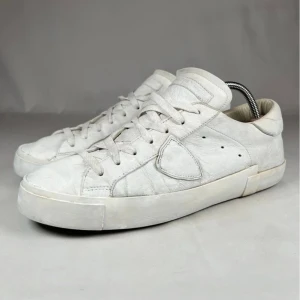 Philippe Model PSRX - Philippe Model PSRX Vita | Skick : 8/10 | Sulans skick 7/10 | Levereras med orginal dustbagen. | Nypris : ‼️5000kr ‼️ | Skriv om frågor uppstår! | Pris kan alltid diskuteras! | //By, Olsén, Closet.