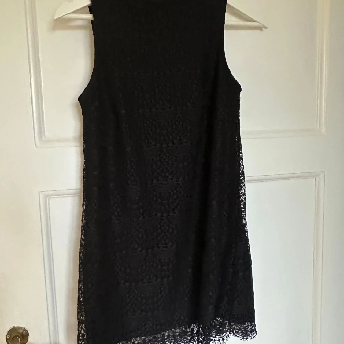 Svart spetsklänning från Gina Tricot - 2