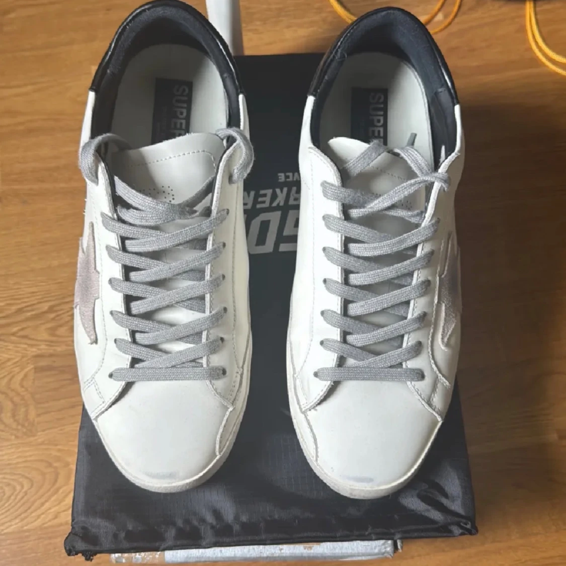 Golden Goose vita sneakers med stjärna - 3