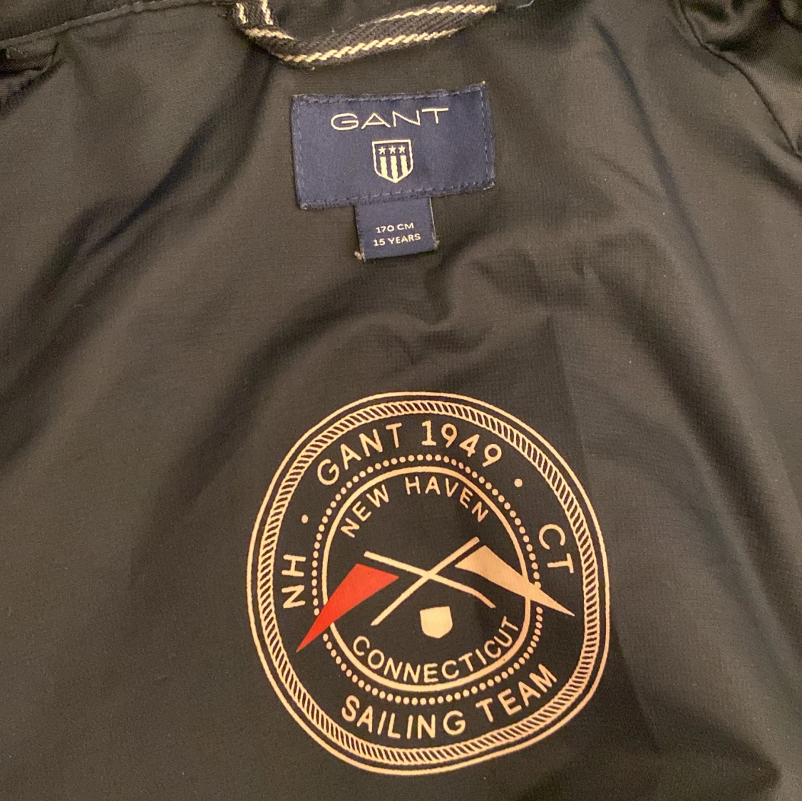 Mörkblå vindjacka från Gant - 2