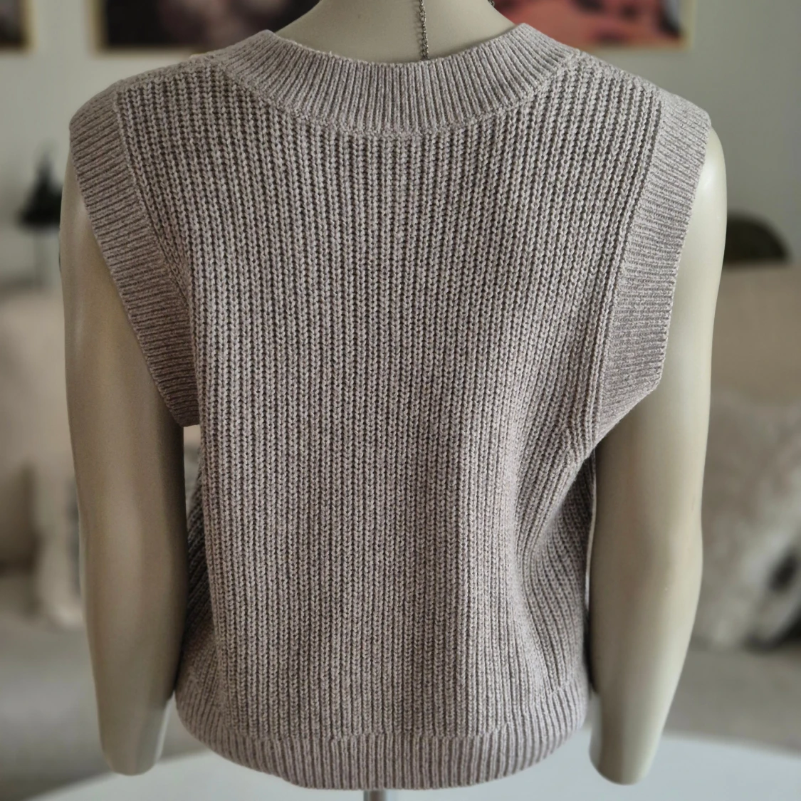 Slipover * stl S * Ärmlös v-ringad * grå - 1