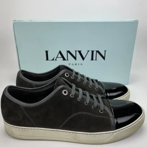 Lanvin skor(nyskick)  - Hej! Säljer nu dessa sjukt snygga lanvin skor. Skorna är i toppskick! Har begränsat antal boxar och dustbag. Hör av dig vid frågor. 
