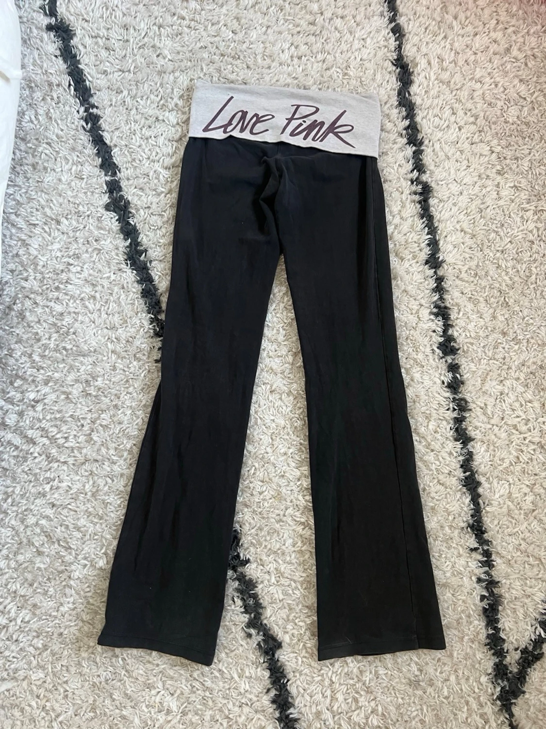 Svarta bootcut byxor från Victoria's Secret Pink - 5