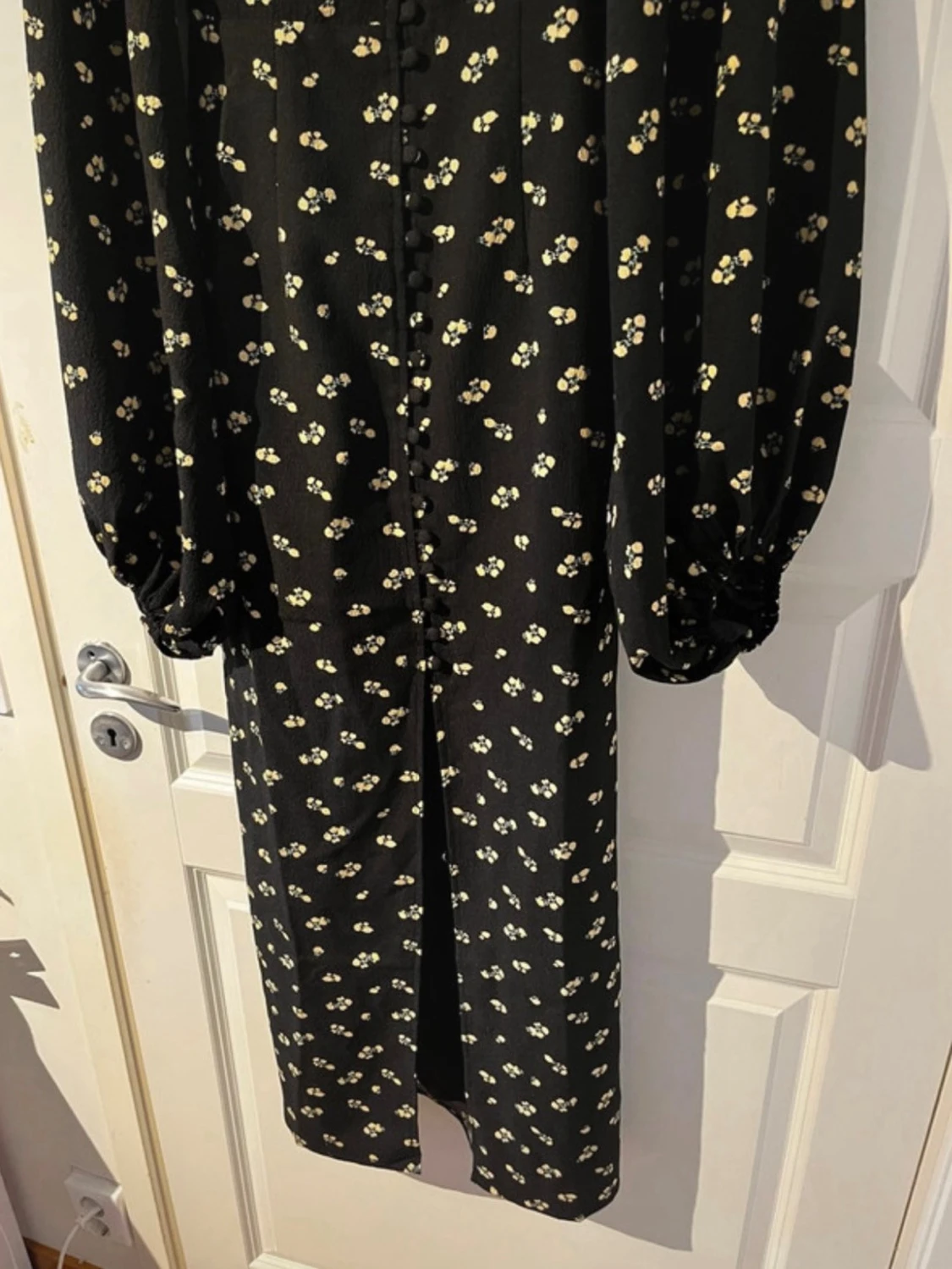 Svart blommig långklänning från Adoore - 3