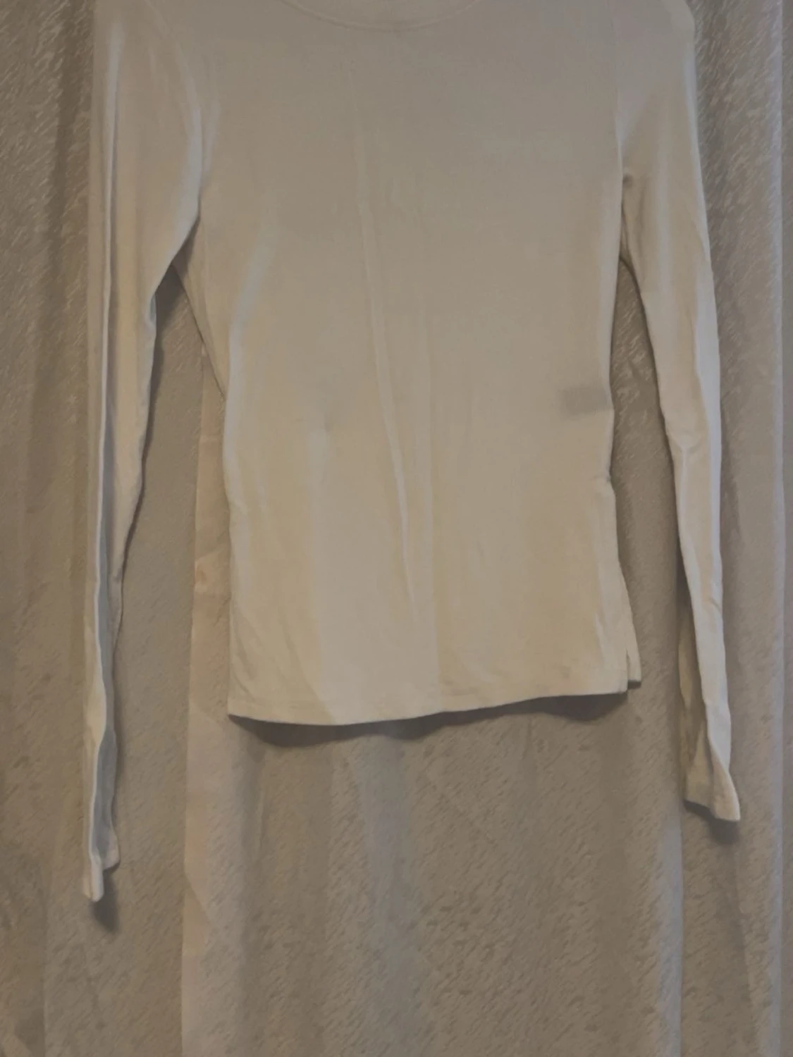 Vit ribbad långärmad topp