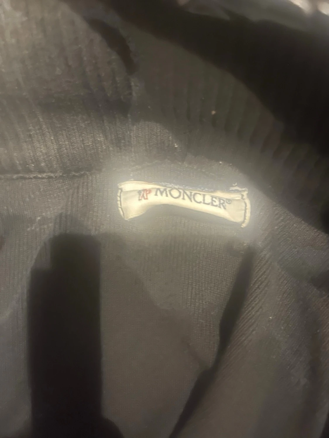 Svart pufferjacka från Moncler - 1