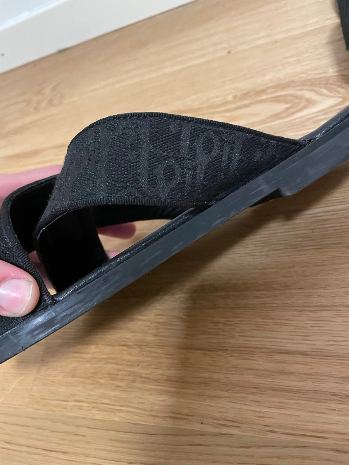 Svarta sandaler med korsade band - 1