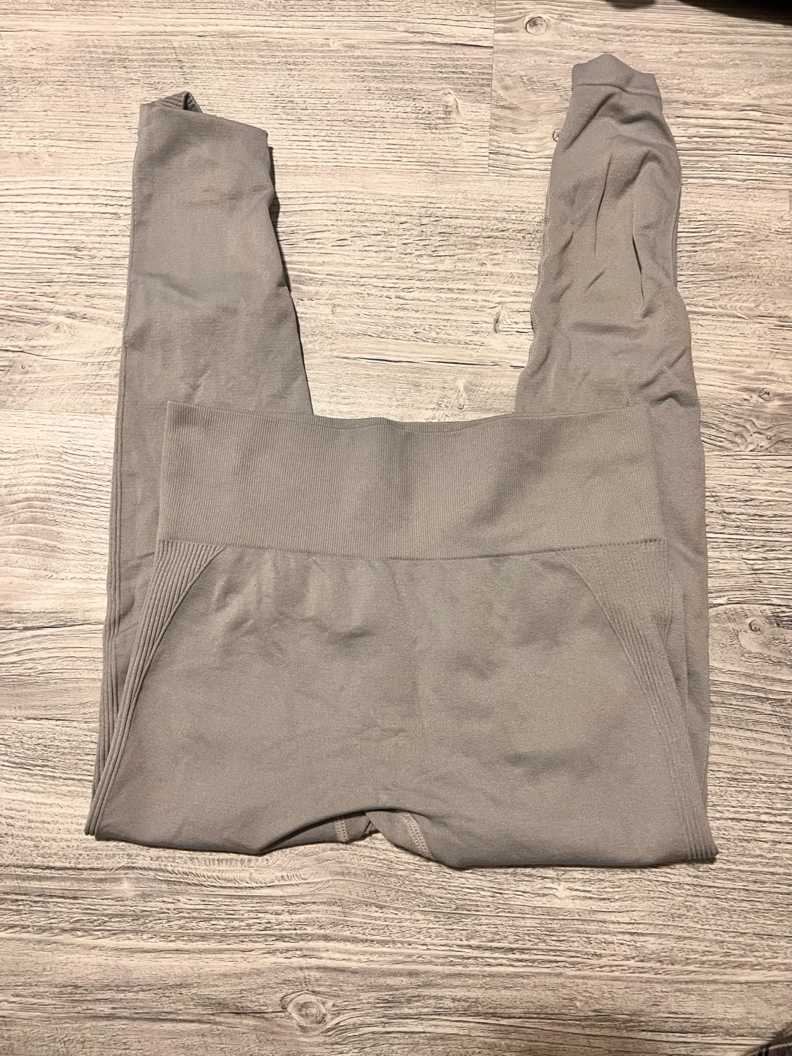 Grå höga leggings med ribbad midja