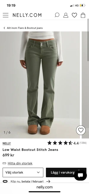 Gröna bootcut jeans från Nelly - Snygga gröna bootcut jeans från Nelly med låg midja och klassisk femficksdesign. Jeansen har en stilren look med raka ben som breddas nedtill och synliga sömmar. Perfekta för dig som gillar en avslappnad men trendig stil. köpt för 699kr säljer för 499kr. strlk 32/34 är osäker
