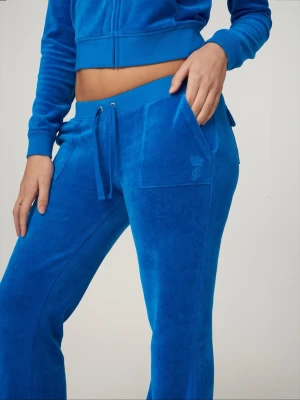 Blå mjukisbyxor Juicy Couture XXS - ‼️Pris kan diskuteras‼️Säljer ett par blå mjukisbyxor från Juicy Couture i storlek XXS. Uppsydda nån centimeter och är lite korta för mig som är 166. Lite dåligt ljus på bilderna men väldigt bra skick och super fin färg. 