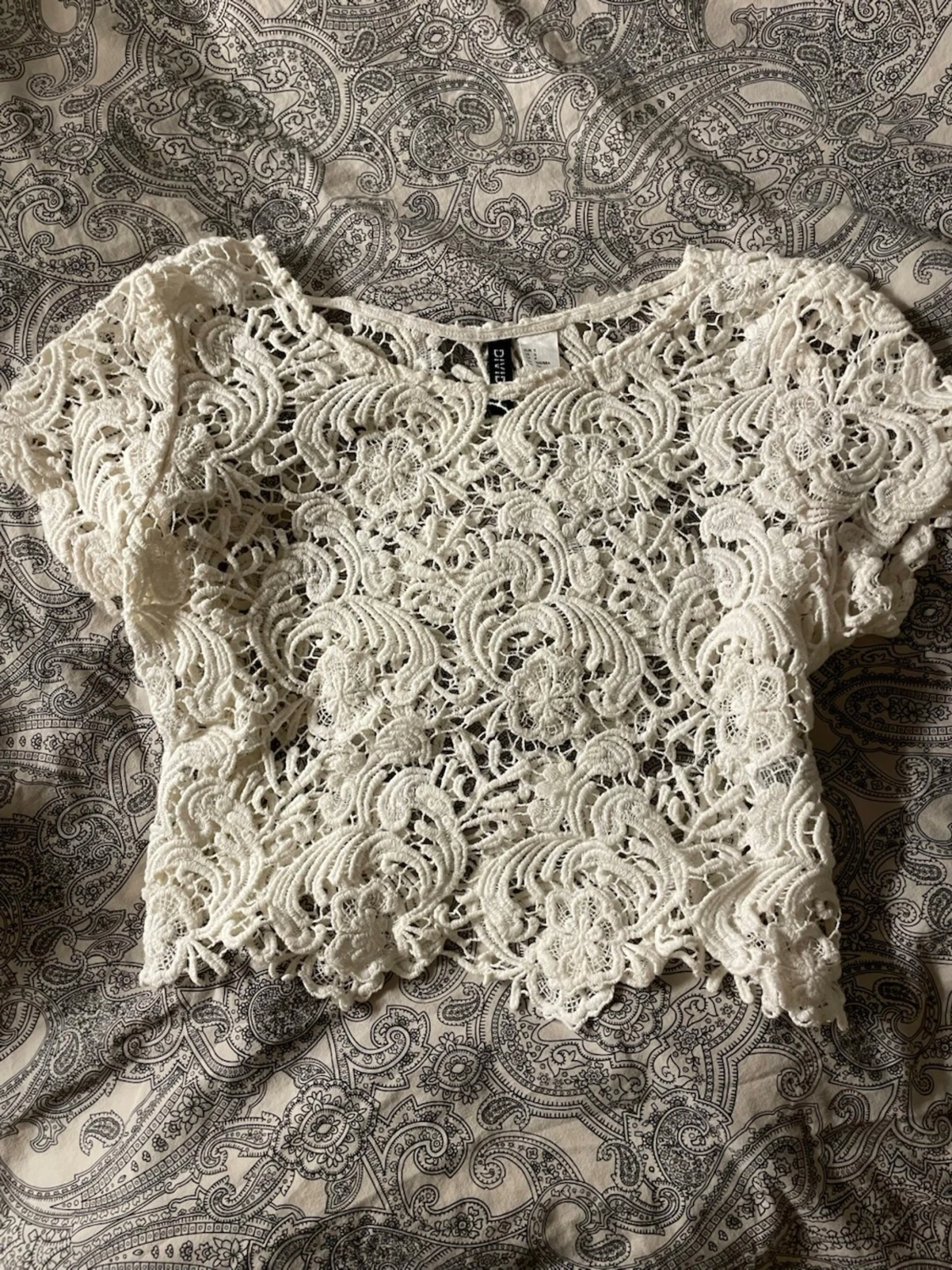 Vit spetsblus från Divided - 1