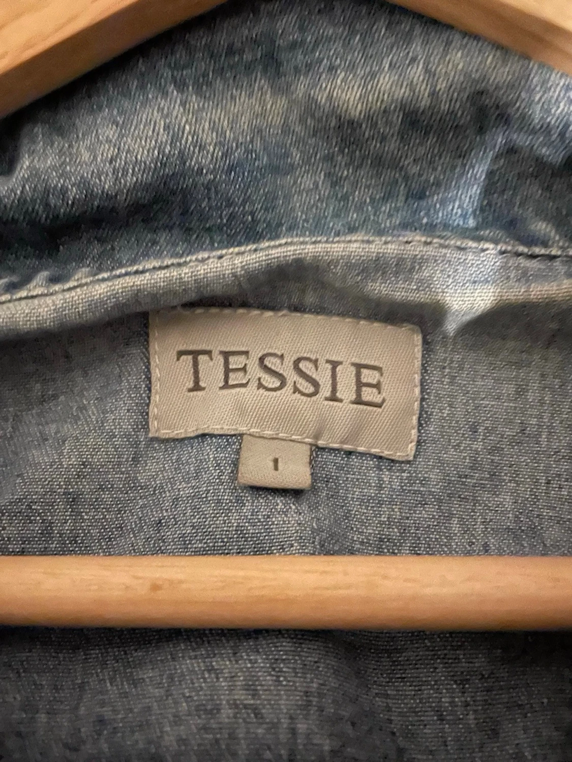 Blå jeansjacka från Tessie - 3