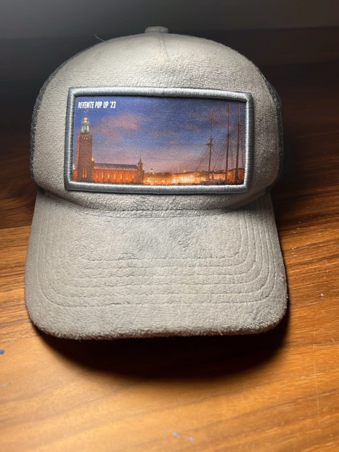 Grå keps från Revenite Pop Up '23 - 2