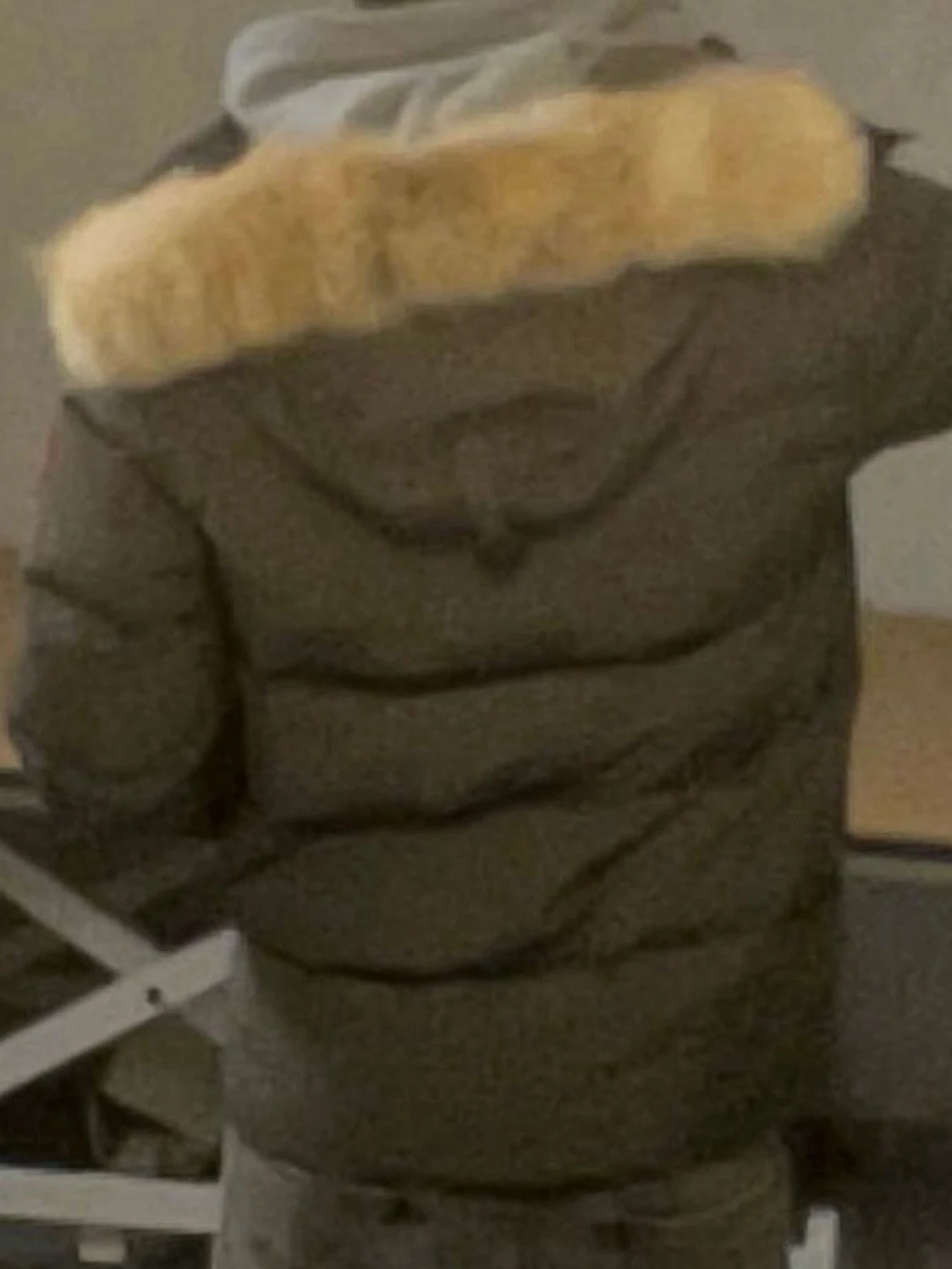 Grå dunjacka med pälskant från Canada Goose - 2