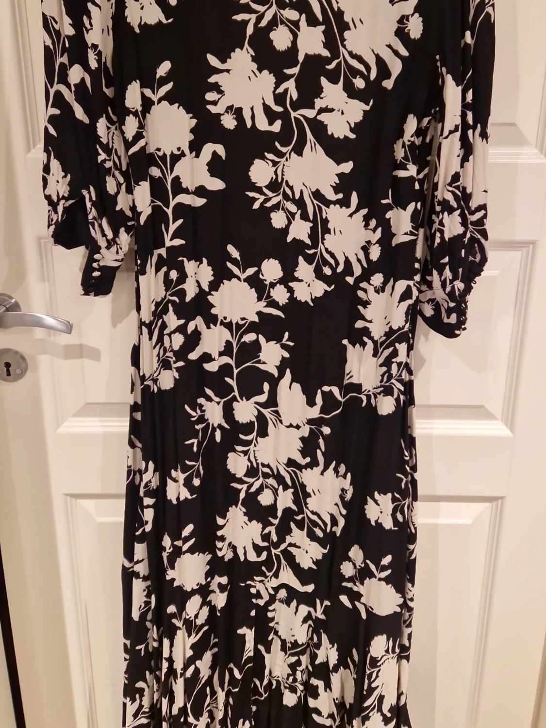 Svartvit omlottklänning Johanna Ortiz x H&M - 4