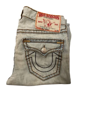 True Religion Jeans Billy Super T - True Religion Jeans, bra skick , storlek 32,  bootcut /flare, midja: 42cm, längd 103cm, innerben 75cm och benöpppning 25cm. Skriv om ni undrar något 📲