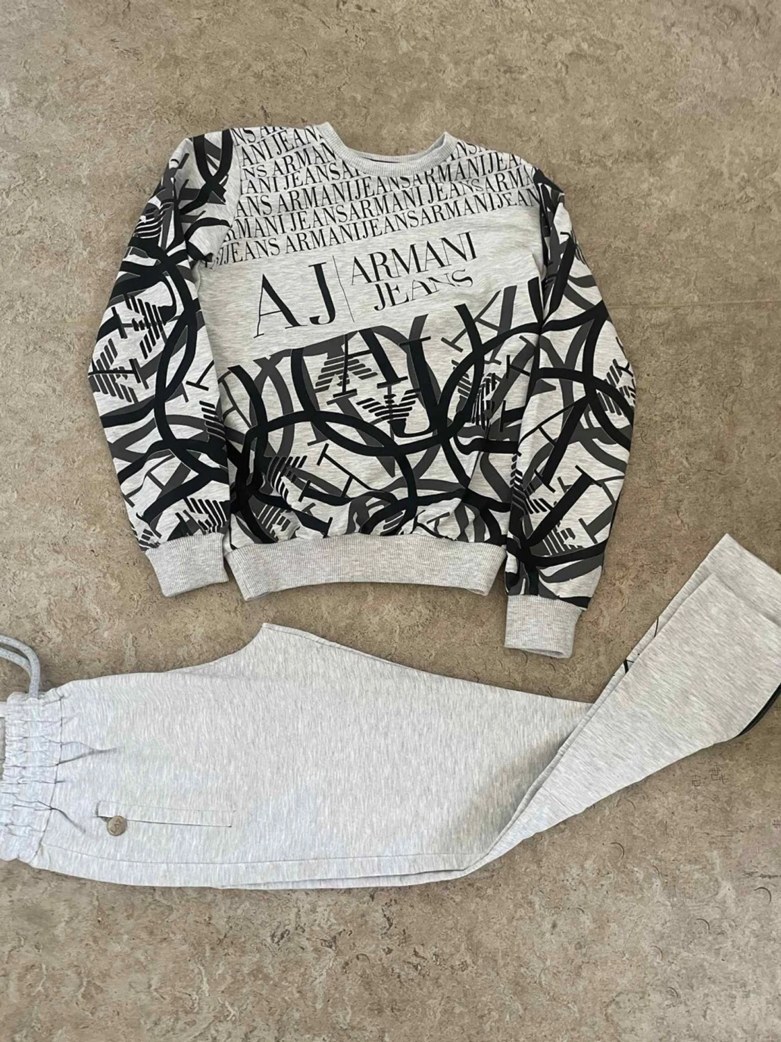 Grå mjukisbyxor från Armani Jeans