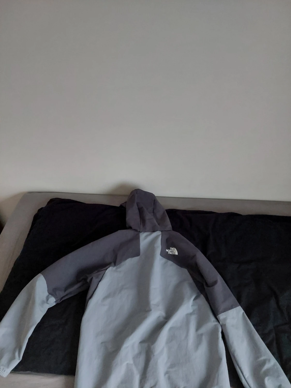 Grå vindjacka från The North Face - 1