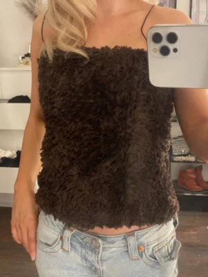 linne zara - SÅ snyggt linne från Zara!! köpte på sellpy men det är oanvänt pga för stor på mig  - lappen sitter kvar💖🌟