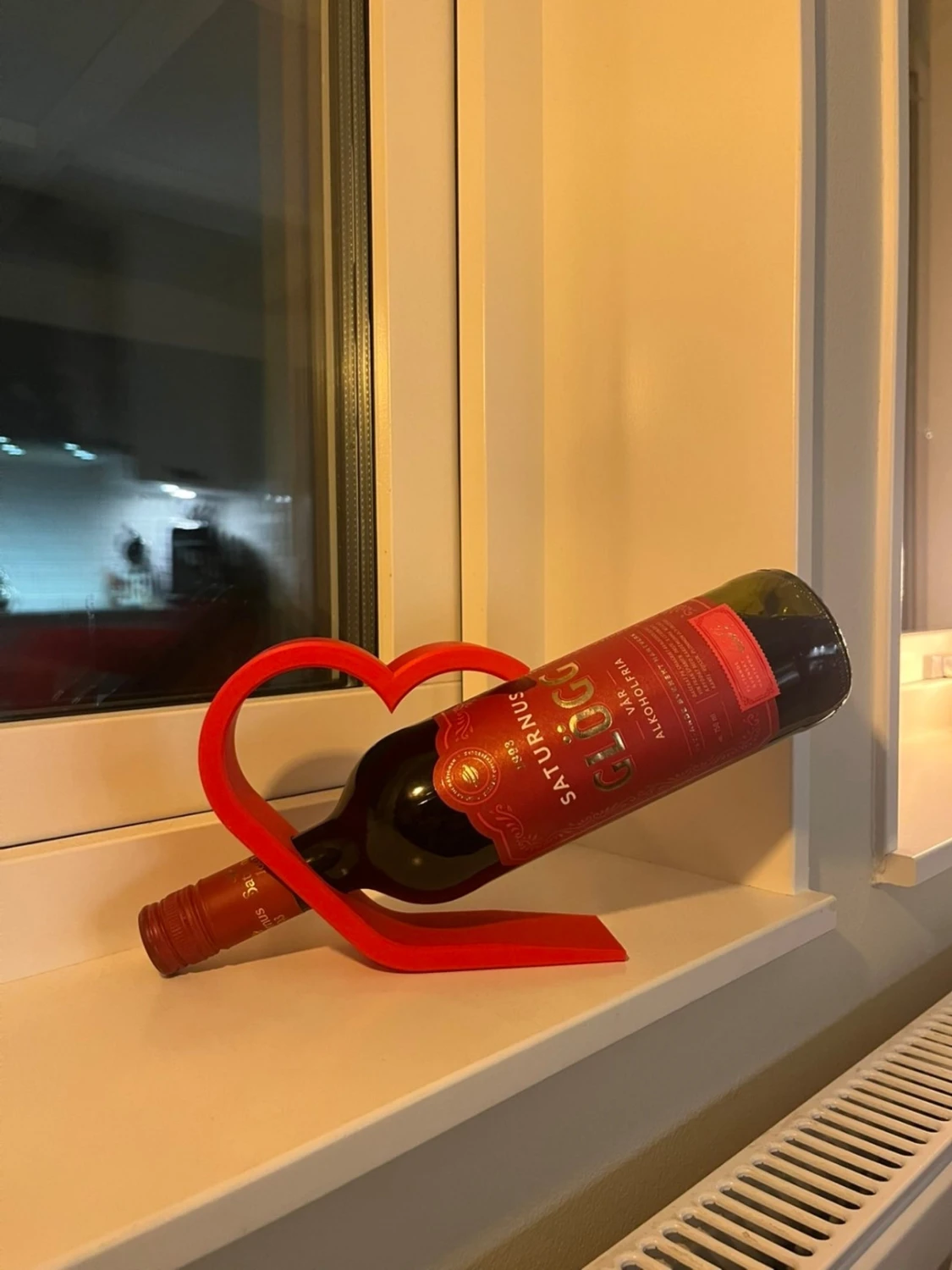 Hjärtformad vinflaskhållare – kärlek vid varje servering  - 1