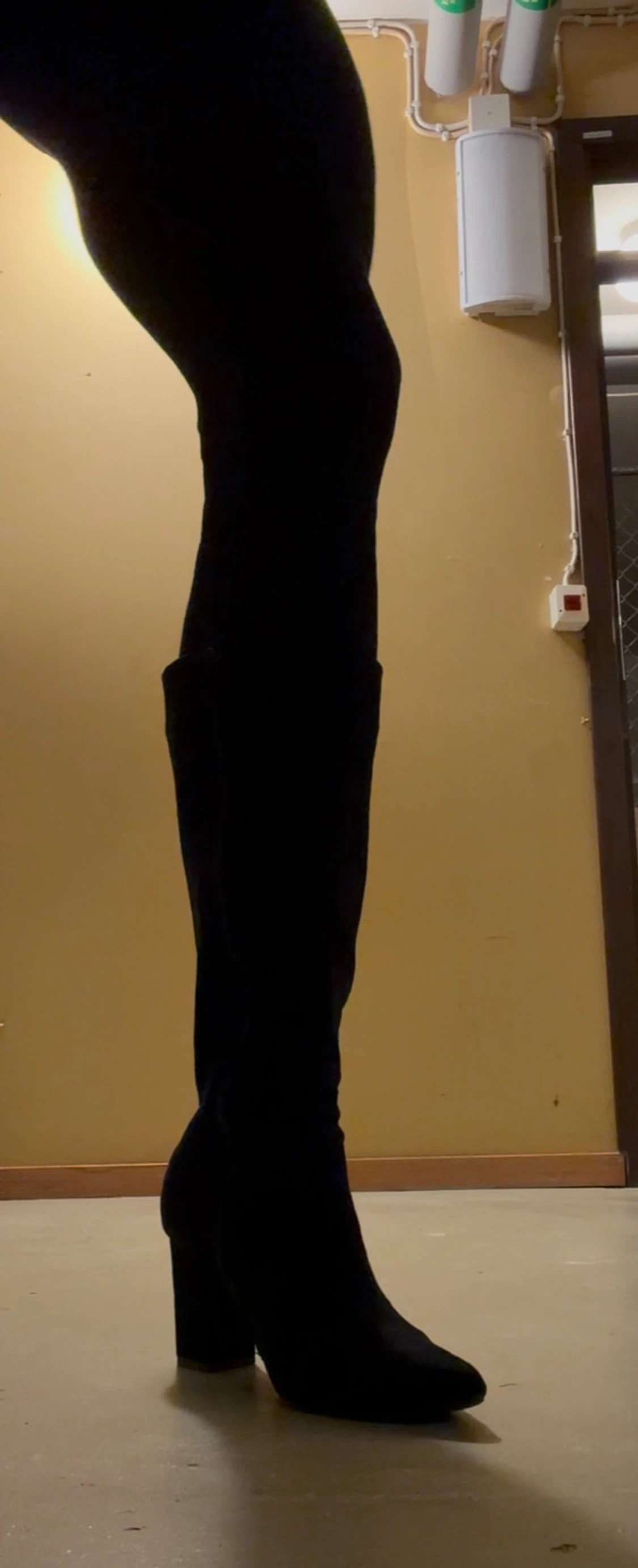 Svarta stövlar i fuskmocka, mycket fint skick! - 1