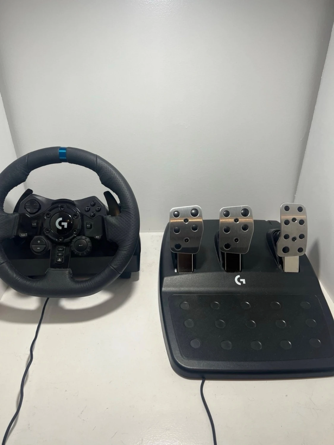 Logitech G923 Racing Wheel and Pedals - 6