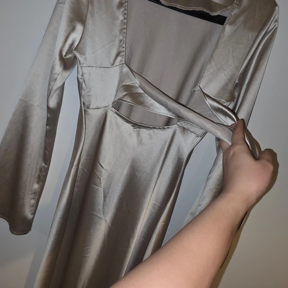 Champagnefärgad långklänning - 1