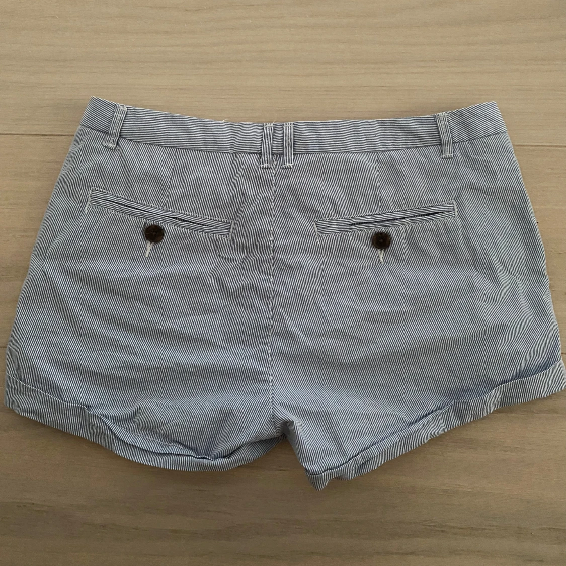 Lågmidjade randiga blå shorts från H&M L.O.G.G. - 2