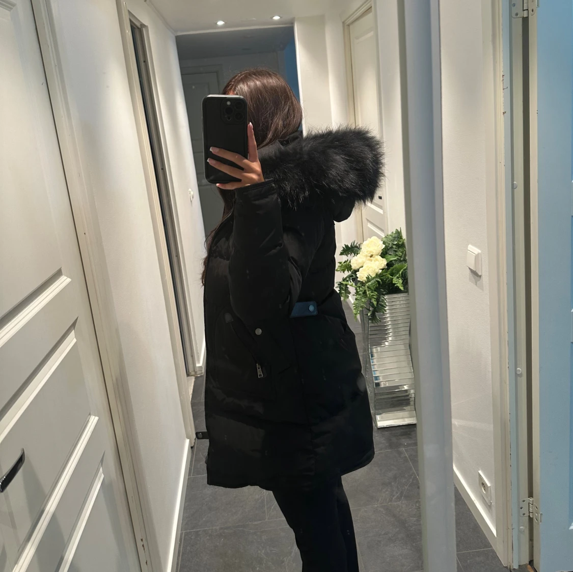 Svart pufferjacka från Cedrico med äkta päls - 2